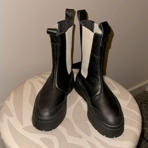 New Puma Black Boots size 5.5